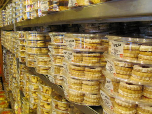 Tours in Jerusalem withe Yishay Shavit - Cookies in Mahane Yehooda Market