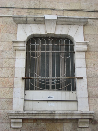 Tours in Jerusalem withe Yishay Shavit - Doors and windows - Zichron Moshe