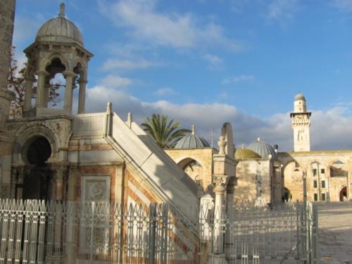 Tours in Jerusalem withe Yishay Shavit - The summer Minbar on the Temple mount
