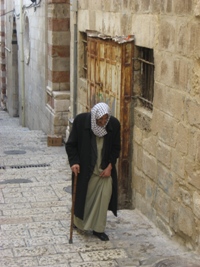 Tours in Jerusalem withe Yishay Shavit - Walking up the stairs in the Muslim quarter